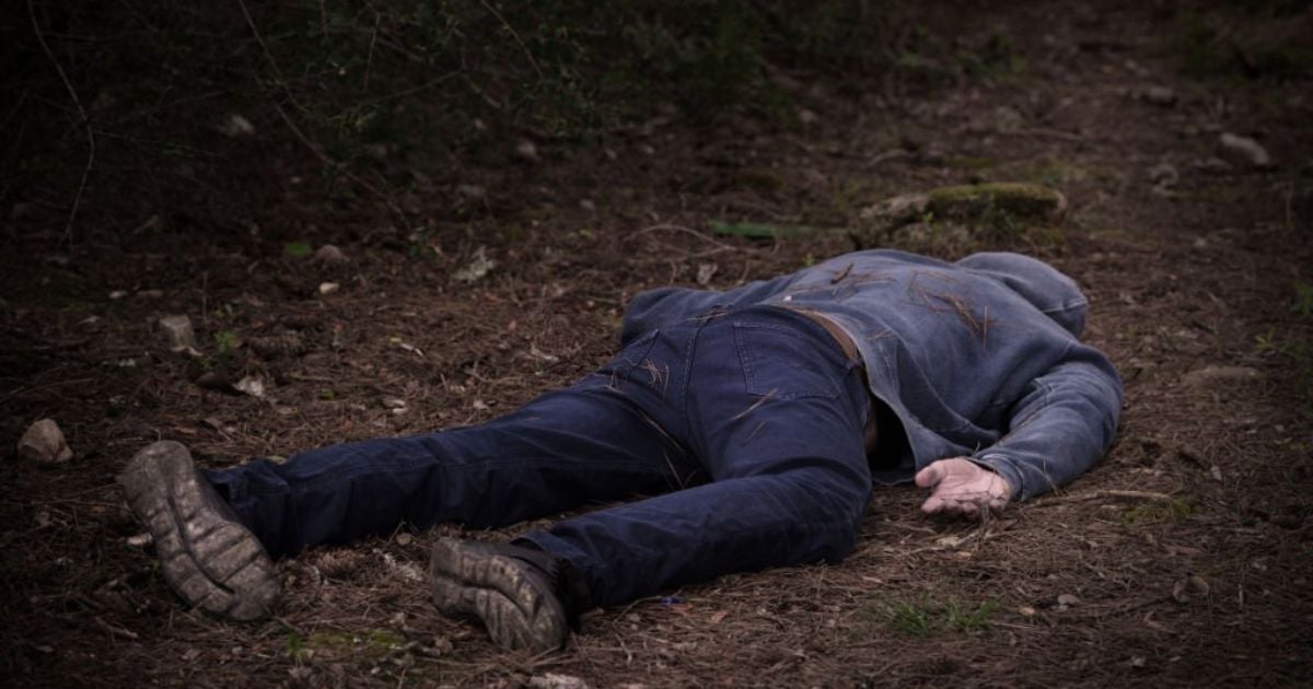 22 Meanings When You Dream Of Someone Who Is Already Dead