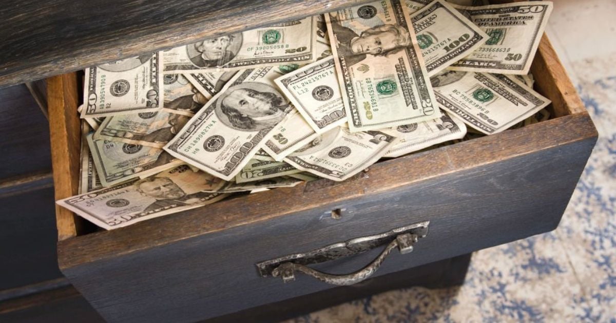 20 Meanings When You Dream About Finding Money